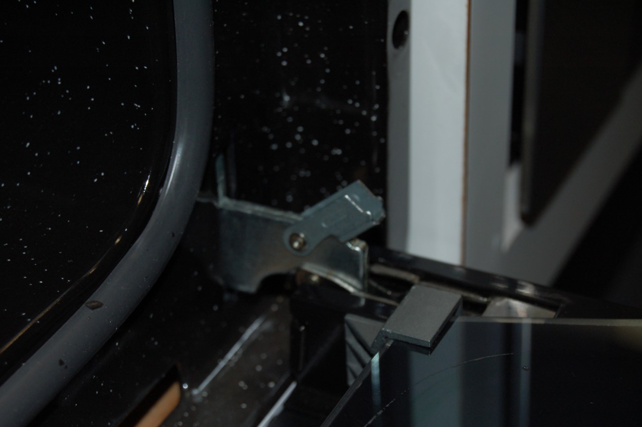 Oven door not closing correctly Technika